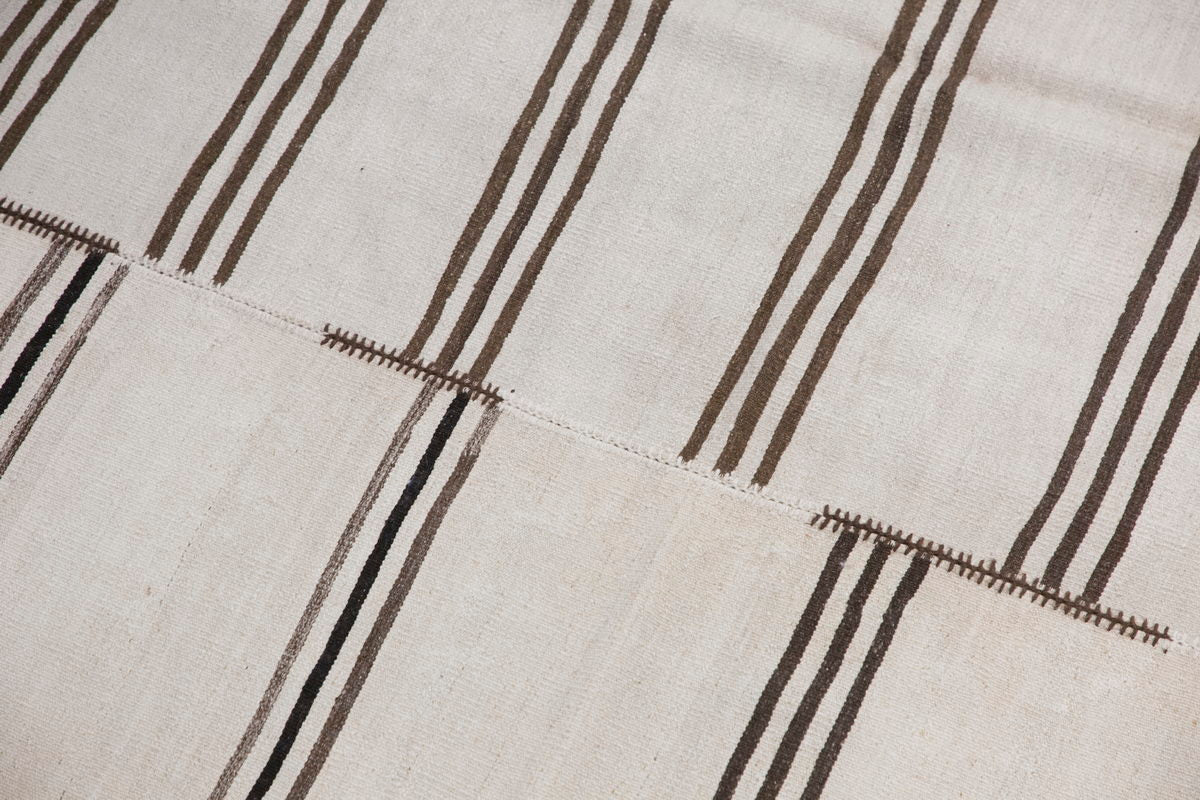 Minimalist Bohemian Decorative Light Rug - 235 x 355 cm / 7.7 x 11.6 feet