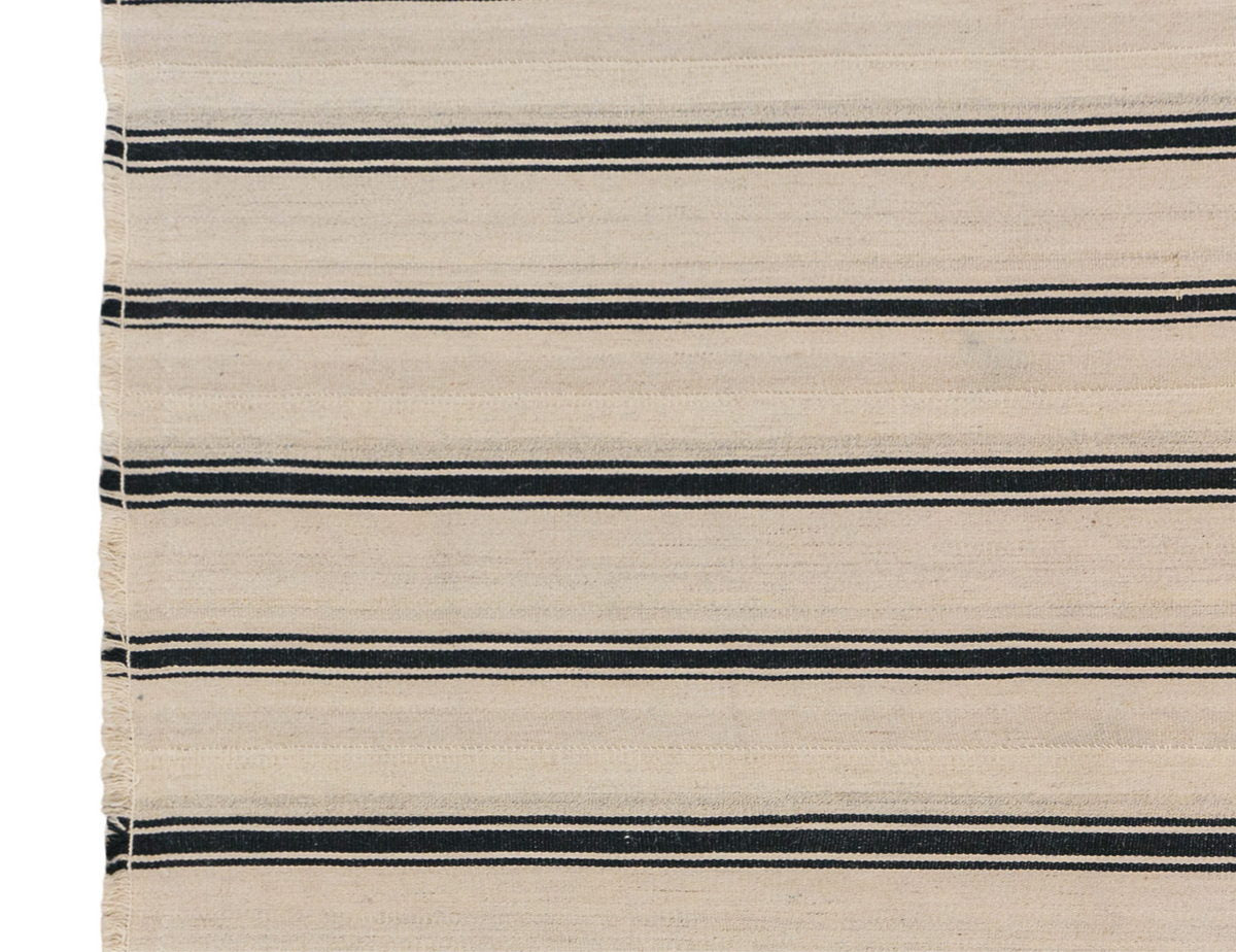 Neutral Turkish Kilim Rug – 4'11" x 7'9" (150 x 236 cm)