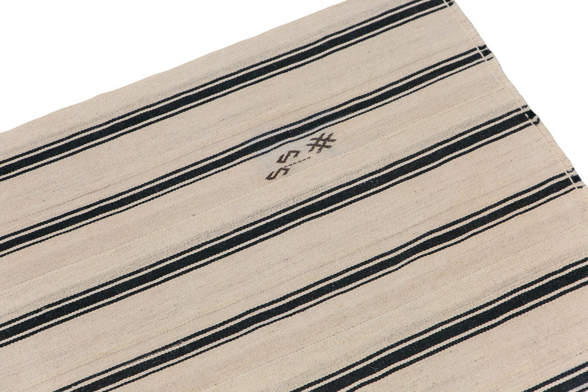 Neutral Turkish Kilim Rug – 4'11" x 7'9" (150 x 236 cm)