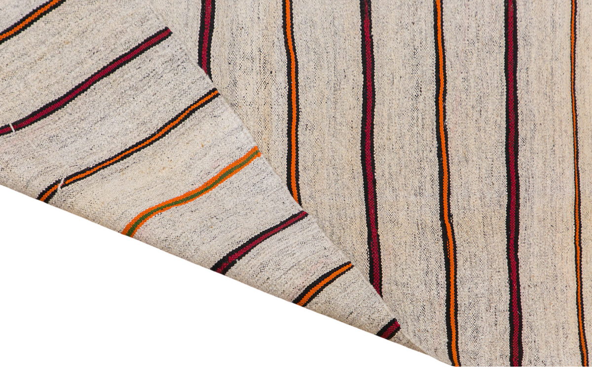 Neutral Turkish Kilim Rug – 4'7" x 8'2" (140 x 250 cm)