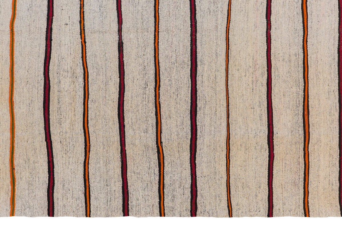 Neutral Turkish Kilim Rug – 4'7" x 8'2" (140 x 250 cm)