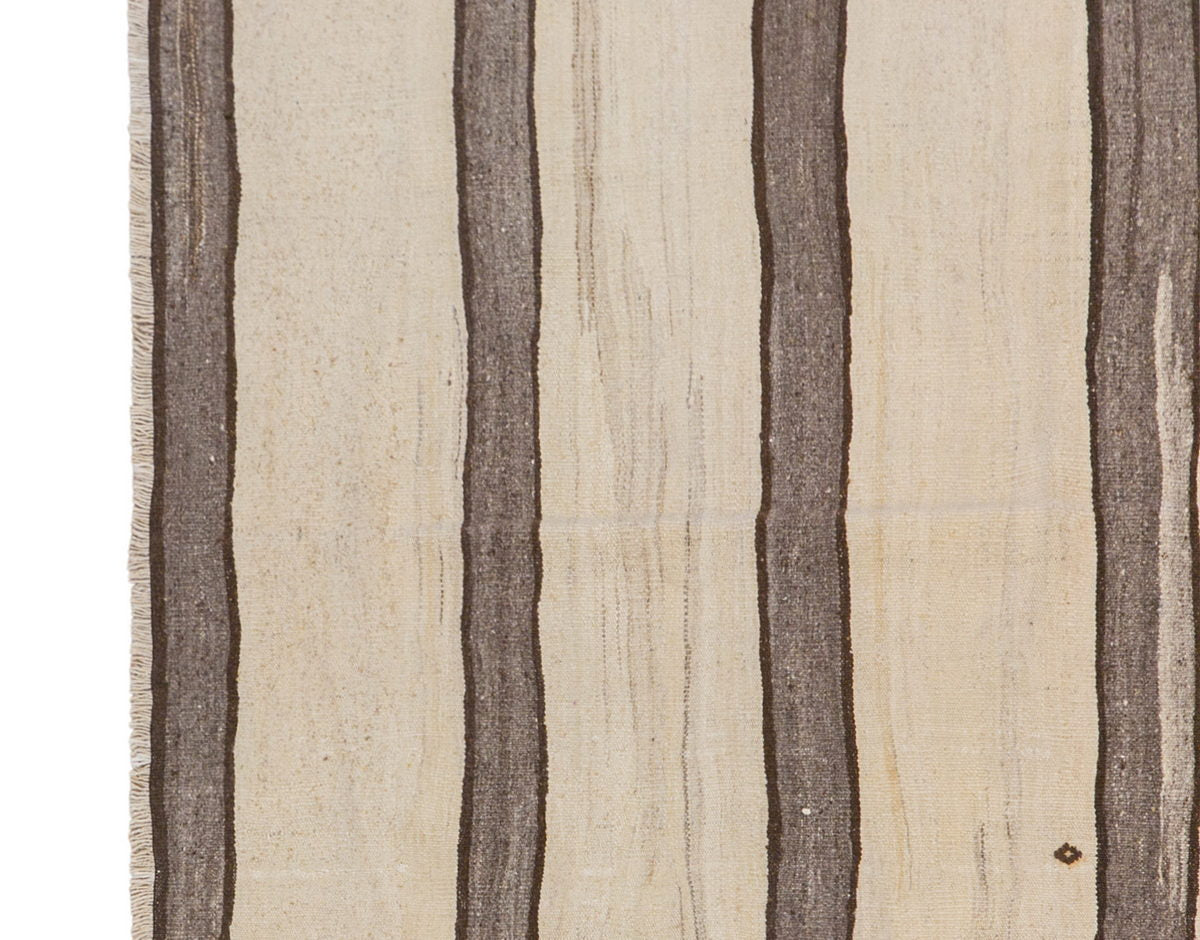 Neutral Turkish Kilim Rug – 4'8" x 6'2" (143 x 187 cm)