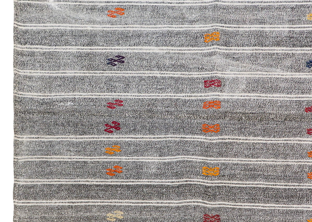 Neutral Turkish Kilim Rug – 5'10" x 9'8" (178 x 295 cm)