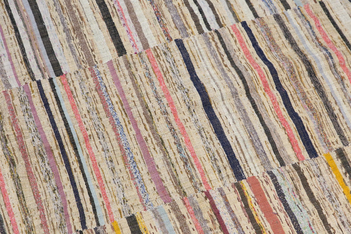 Neutral Turkish Kilim Rug – 6'3" x 10'5" (190 x 317 cm)