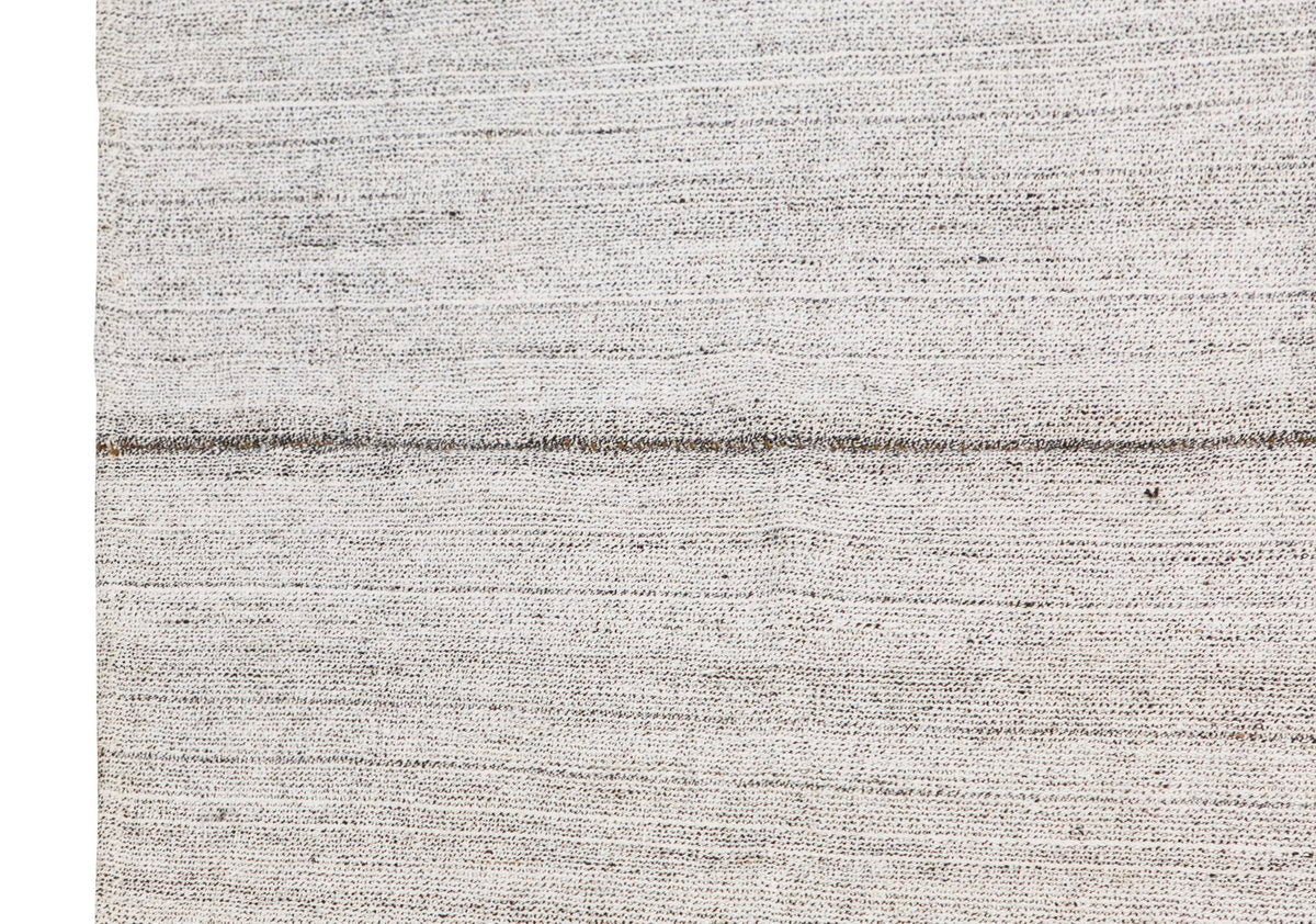 Neutral Turkish Kilim Rug – 7'1" x 8'10" (215 x 270 cm)