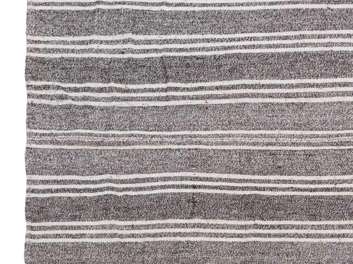 Neutral Turkish Kilim Rug – 7'9" x 10'6" (235 x 320 cm)