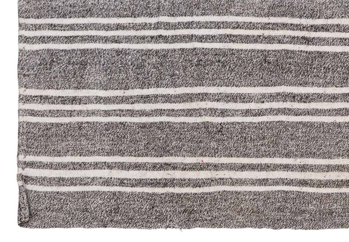 Neutral Turkish Kilim Rug – 7'9" x 10'6" (235 x 320 cm)
