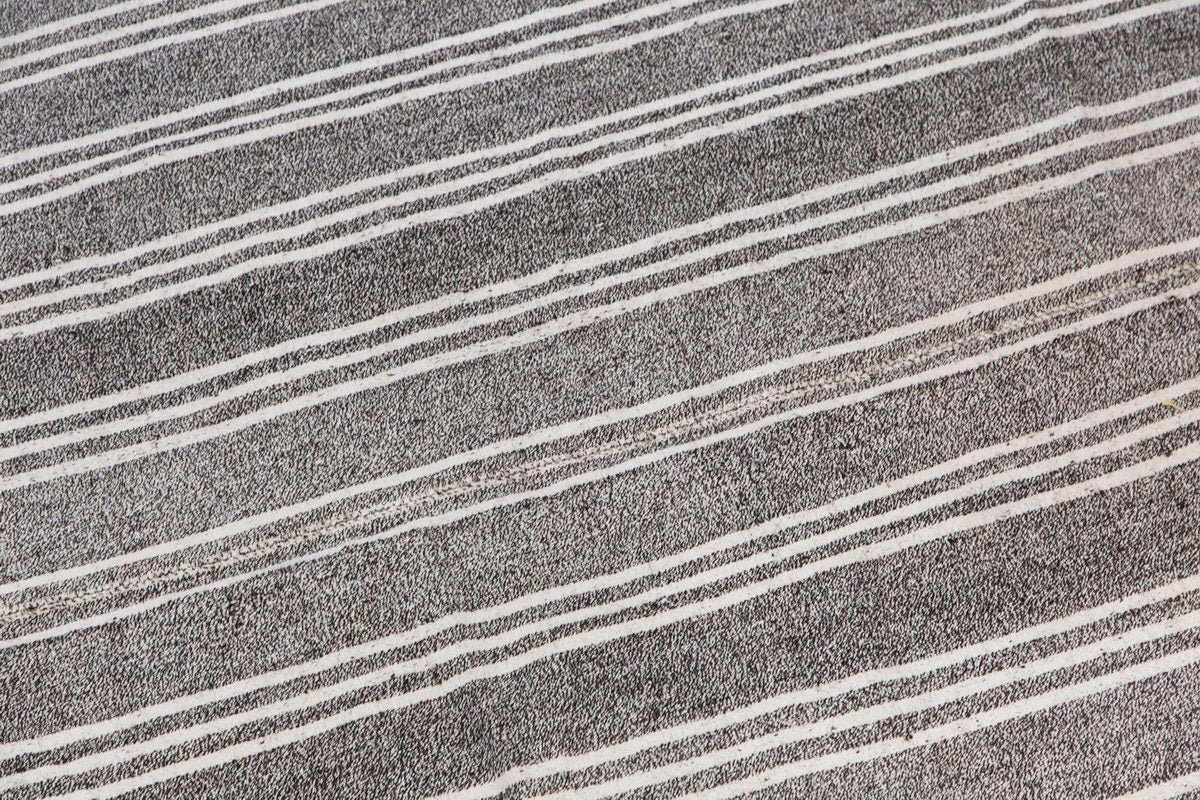 Neutral Turkish Kilim Rug – 7'9" x 10'6" (235 x 320 cm)