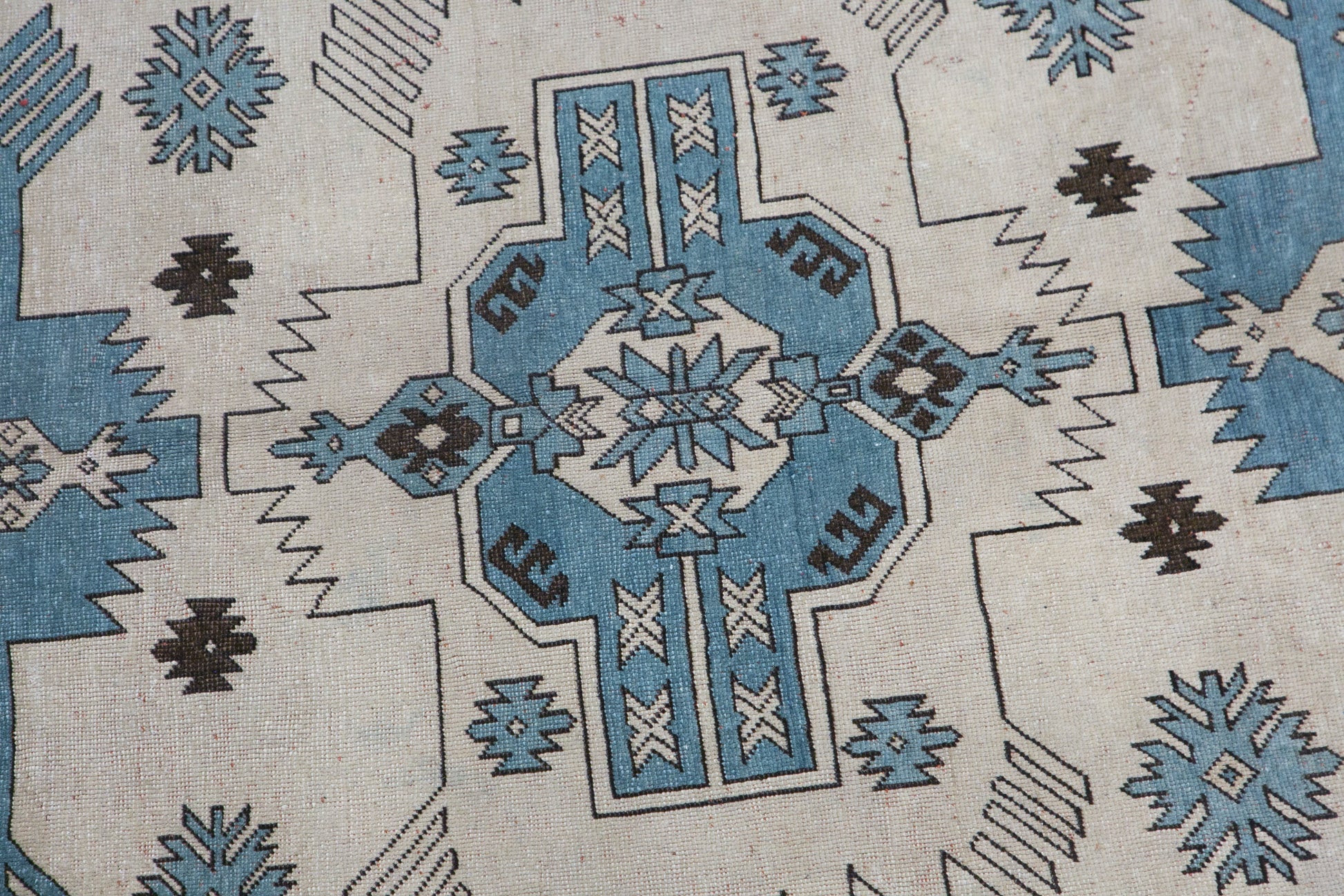 One of a Kind Turkish Rug 6'7" x 10'1" (202x308 cm)