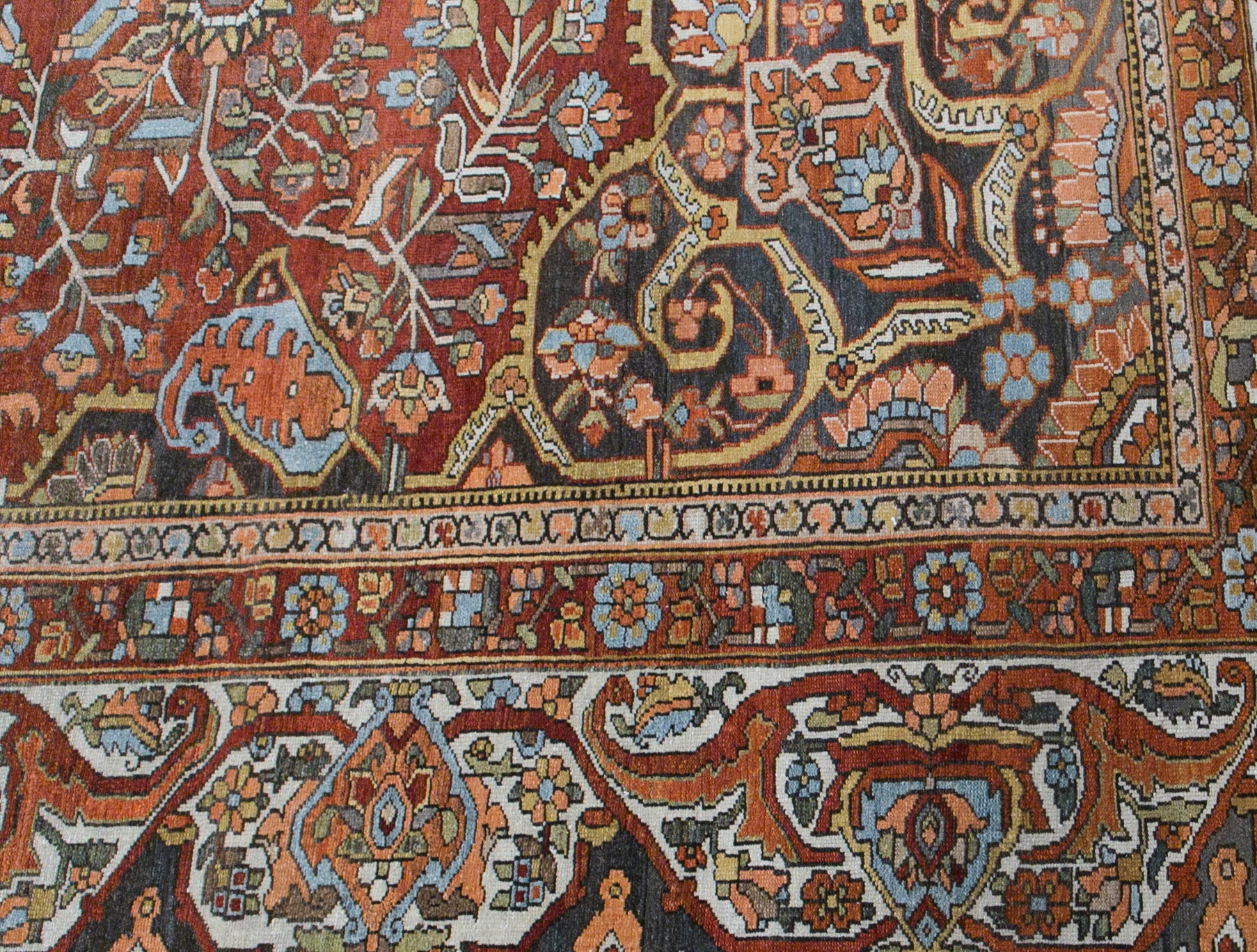 Oversize Baktiyari Rug 370x570 cm, 12'2" x 18'8"