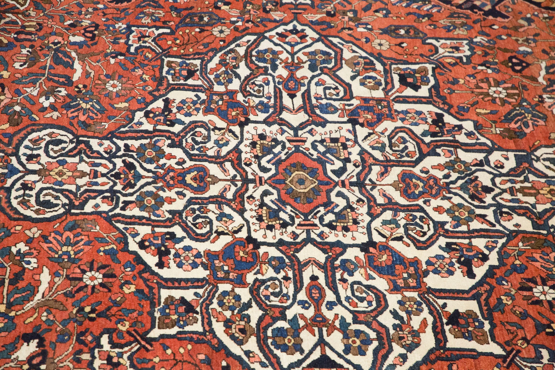 Oversized Bahtiyar Rug 385x525 cm (12.6x17.2 ft)