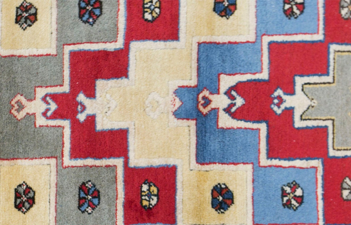 Vintage Turkish Rug, 105 × 117 cm / 3.4 x 3.8 ft Handmade Wool Rug