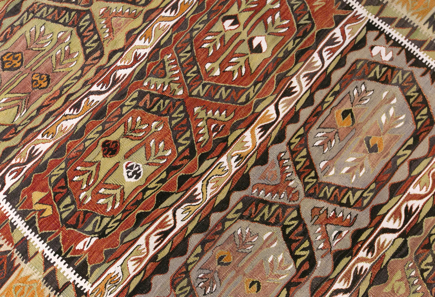 Title:  Vintage Turkish Kilim Rug, 4.1 x 5.4 ft, 125 x 165 cm, Handwoven Wool Kilim