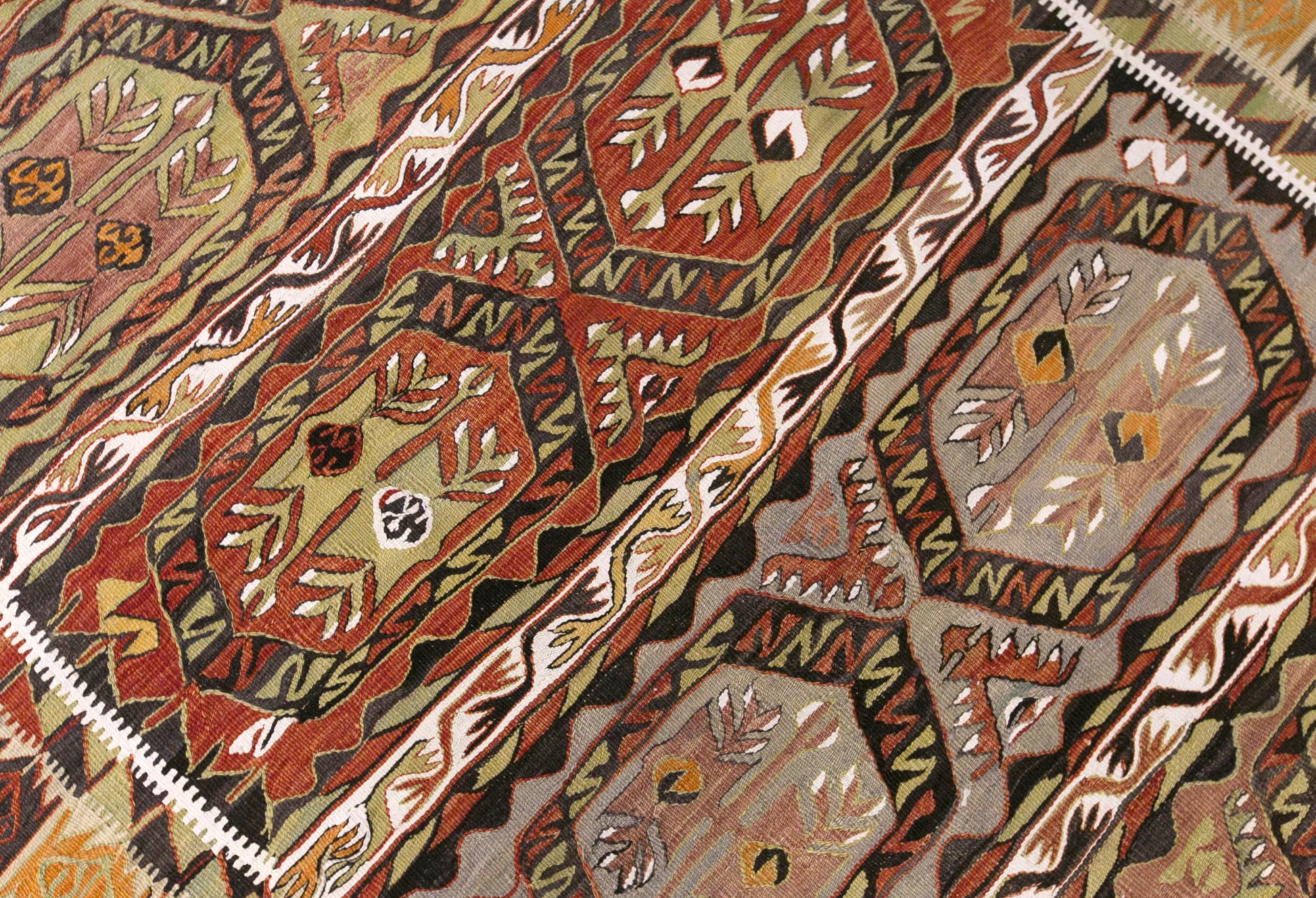 Title:  Vintage Turkish Kilim Rug, 4.1 x 5.4 ft, 125 x 165 cm, Handwoven Wool Kilim