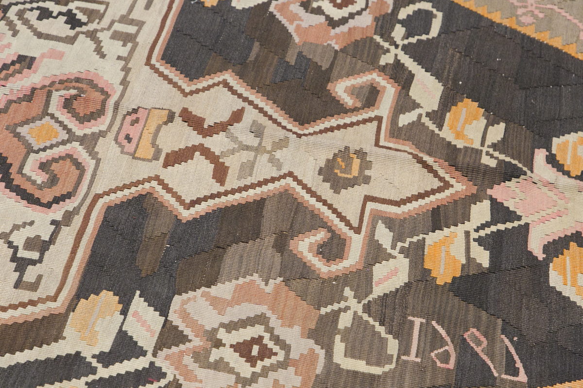 Turkish Bardız Kilim, 208 x 387 cm / 7 x 12'8 feet