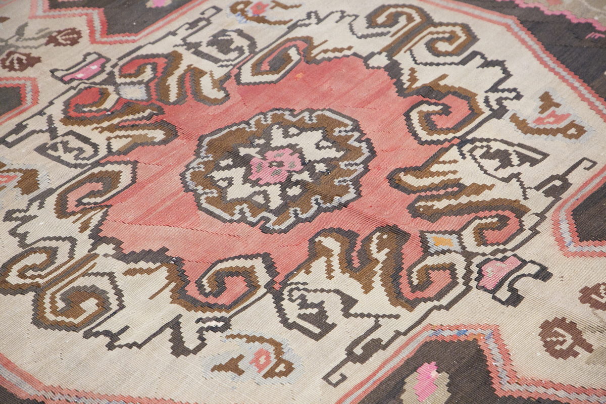 Turkish Bardız Kilim, 220 x 368 cm / 7'3 x 12 feet