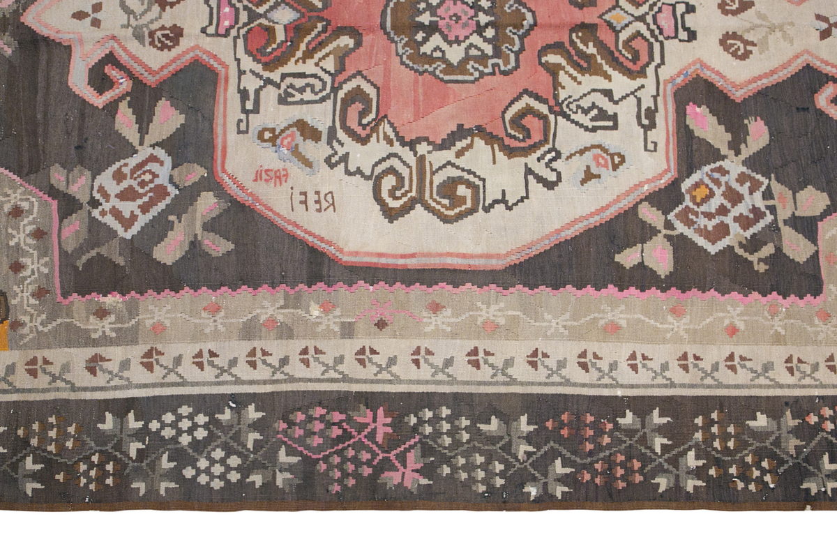 Turkish Bardız Kilim, 220 x 368 cm / 7'3 x 12 feet
