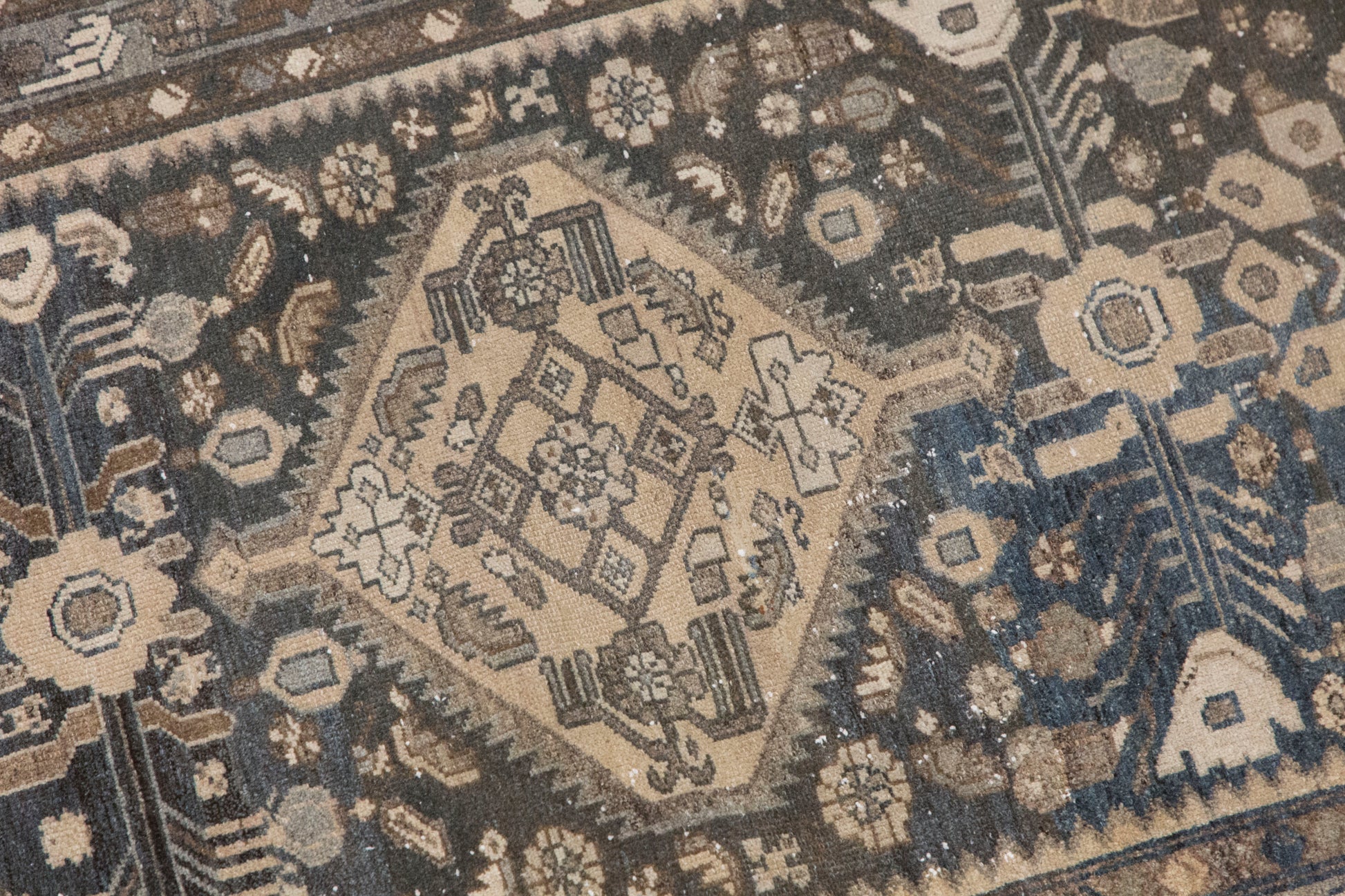 Turkish Handmade Rug  105 x 185 cm (3.4 x 6.1 ft)