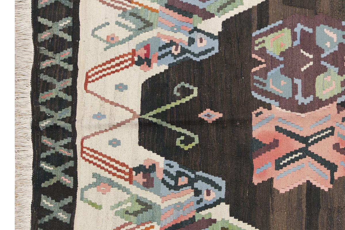 Turkish Moldovian Kilim, 138 x 186 cm / 4'6 x 6'1