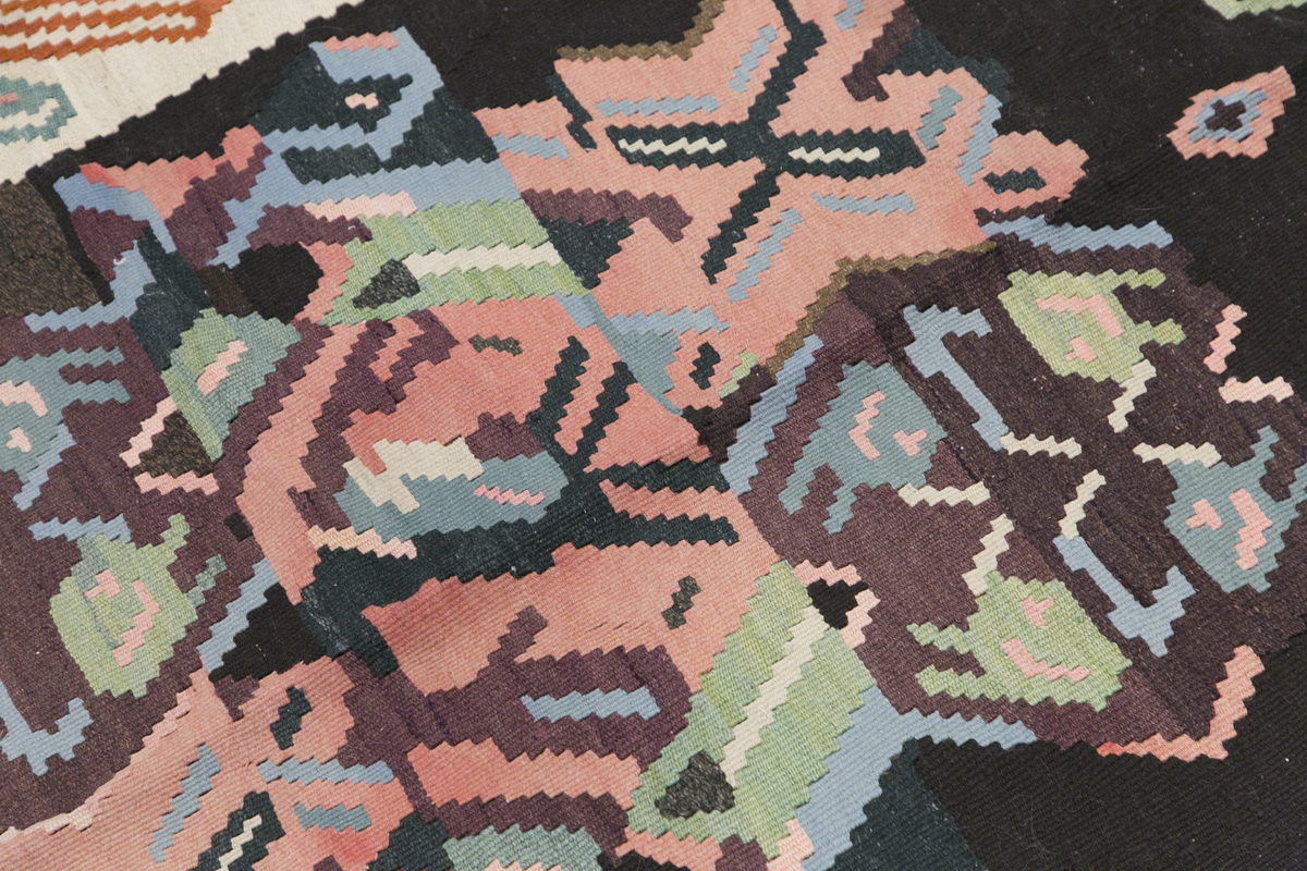 Turkish Moldovian Kilim, 138 x 186 cm / 4'6 x 6'1