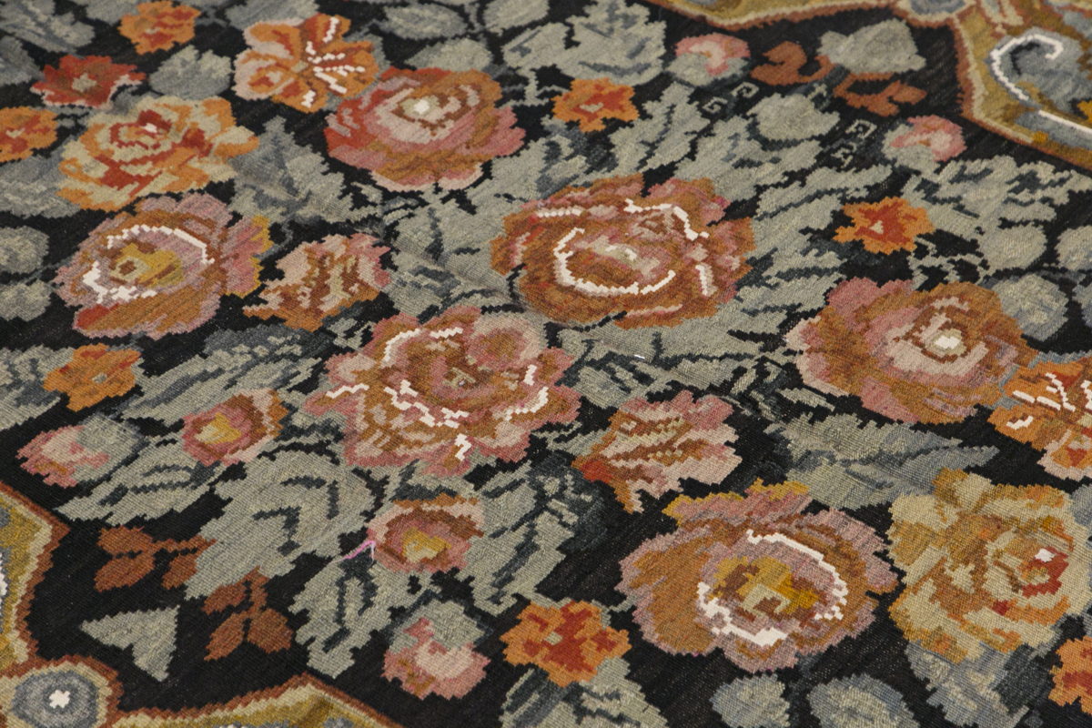 Turkish Moldovian Rug, 215 x 365 cm / 7 x 12 feet
