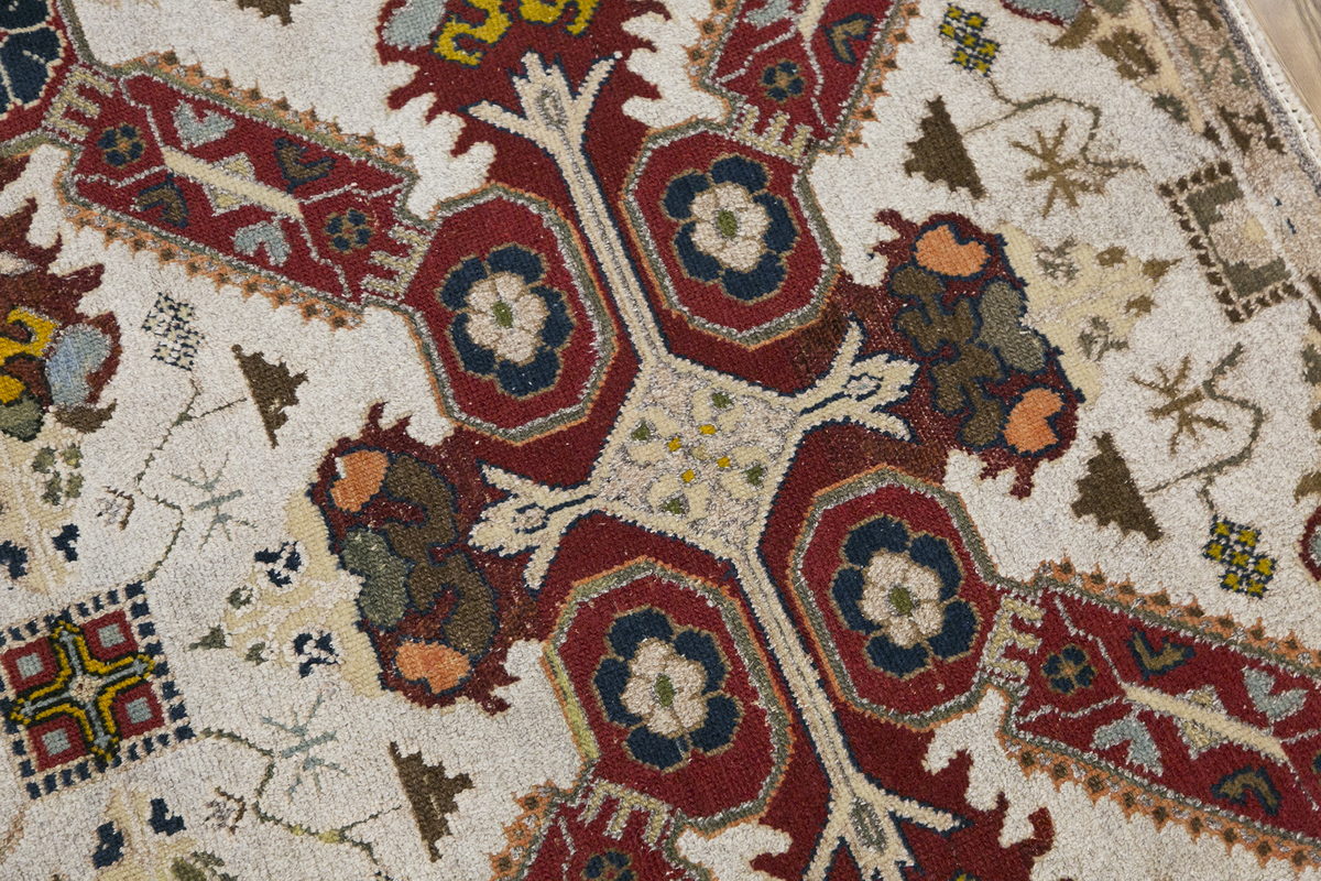 Vintage Rug, 3'3 x 3'8 feet / 100 x 113 cm