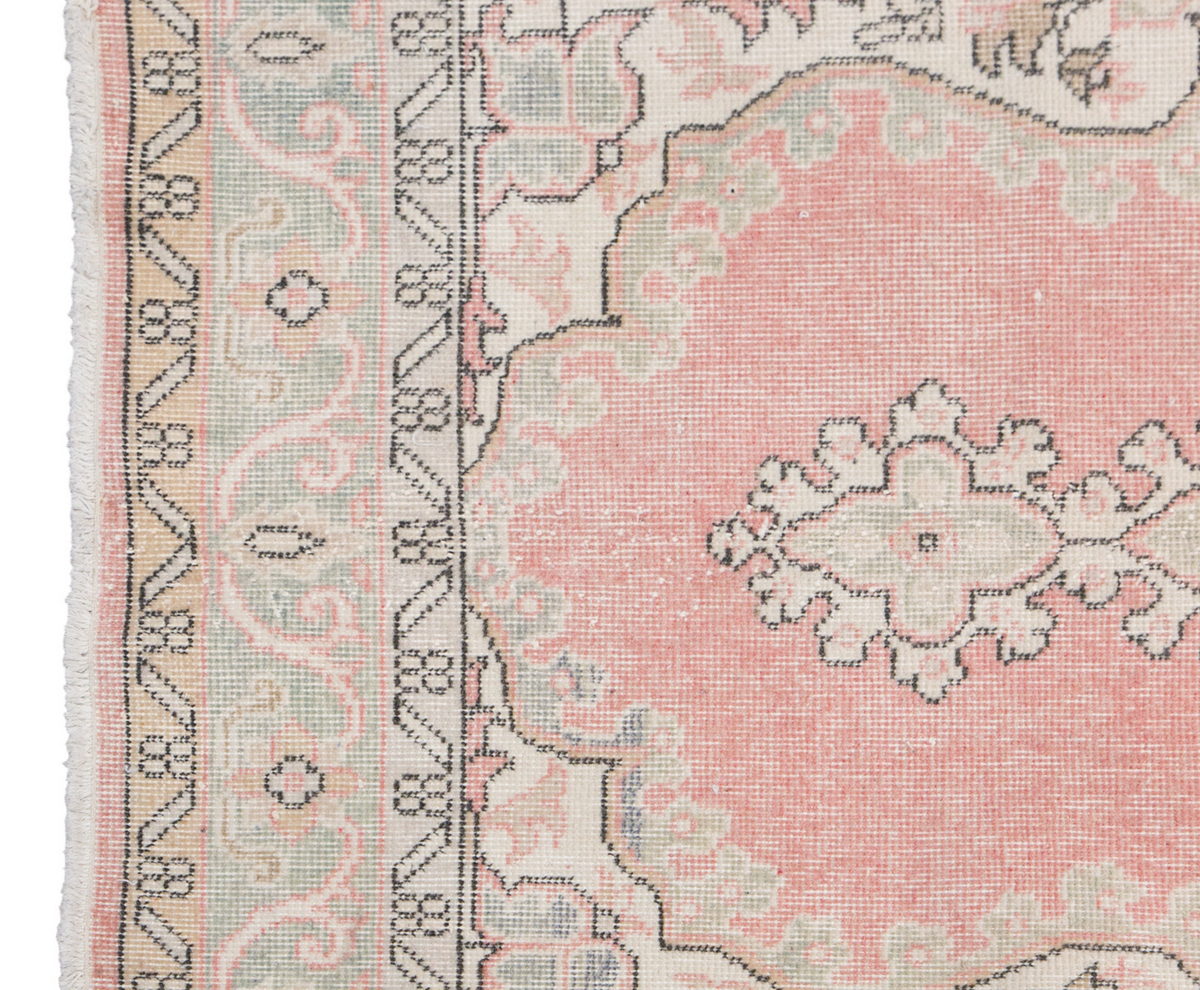 Turkish Rug, Vintage Rug 4'4 x 6'8 feet / 123 x 204 cm