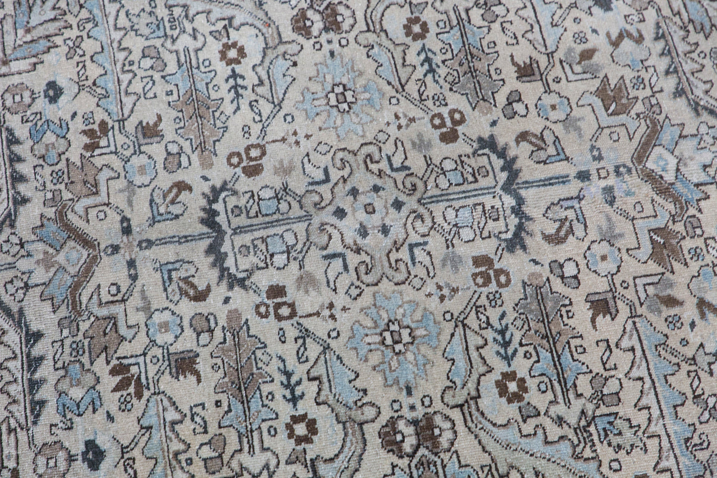 Turkish Vintage Rug 6'9" x 9'2" (205x280 cm)