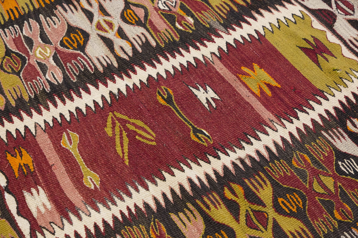Vintage Akviran Kilim,  103 x 131 cm, 3.4 x 4.3 ft