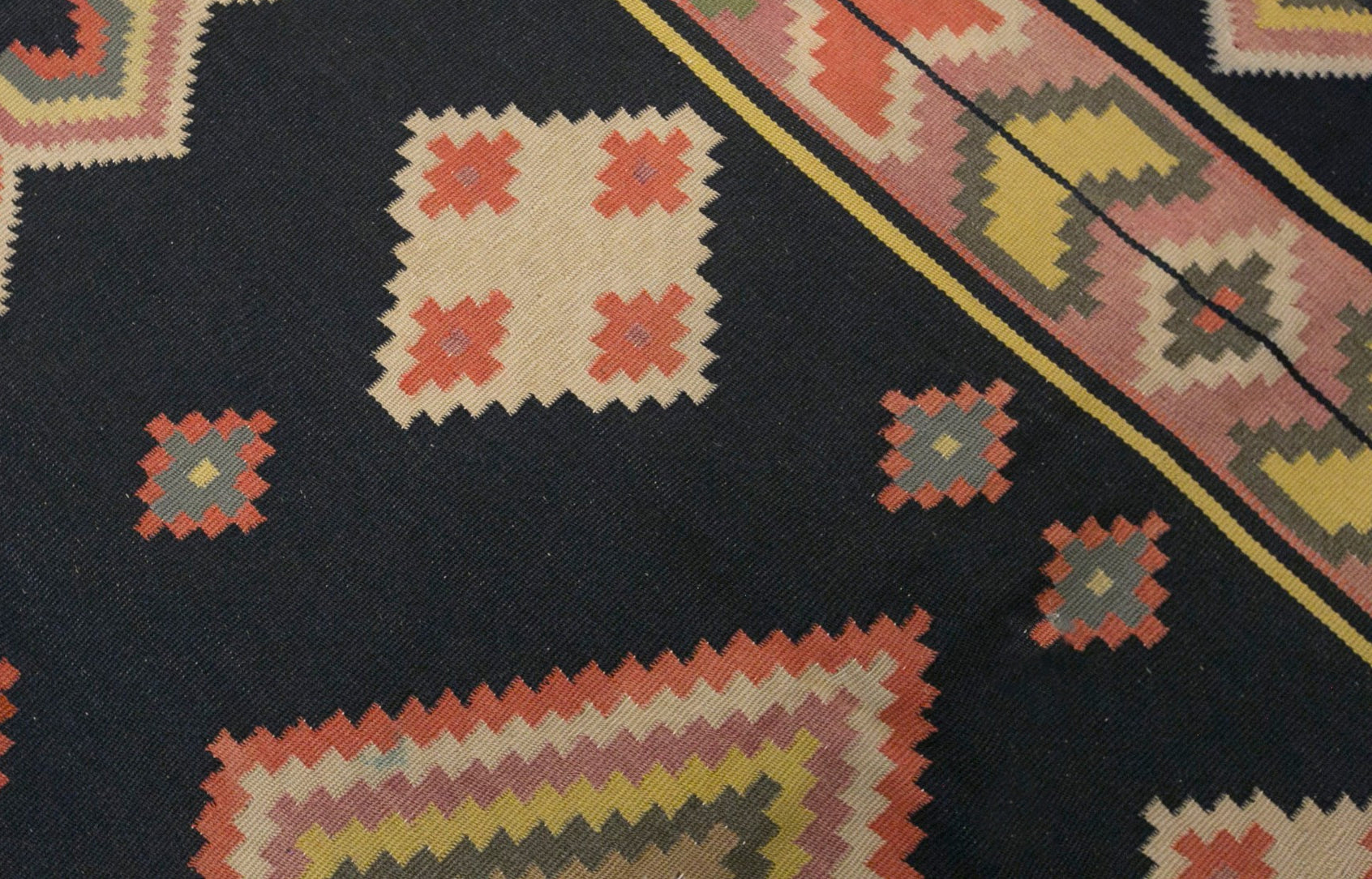 Vintage Antique Kilim, 146 x 260 cm / 4.8 x 8.5 ft
