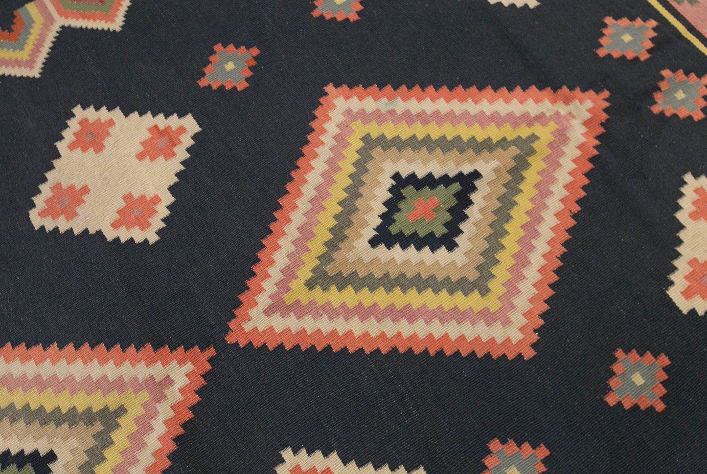 Vintage Antique Kilim, 146 x 260 cm / 4.8 x 8.5 ft