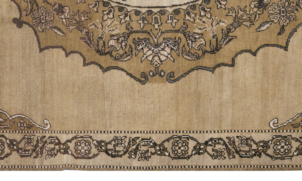 Vintage Kars Rug, 7'9 x 11 ft / 236 x 336 cm