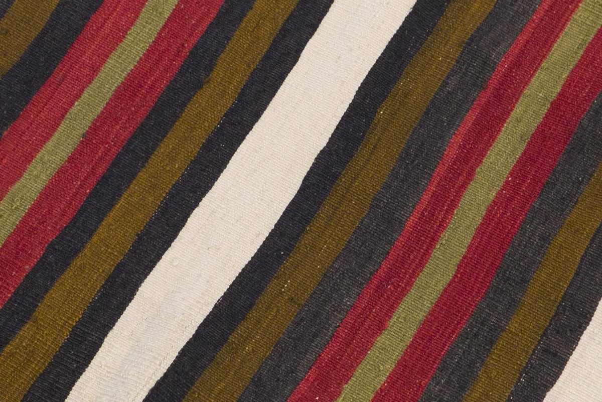 Vintage konya kilim, 2.3 x 10.7 kilim, 69 x 323 cm