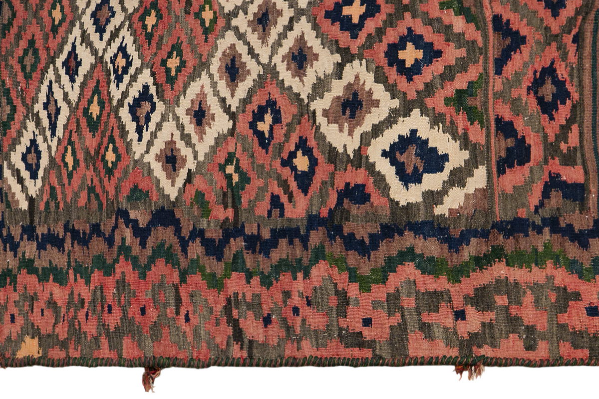 Vintage Kurdish Rug, 3.10 x 5.1 ft, 119 x 156 cm