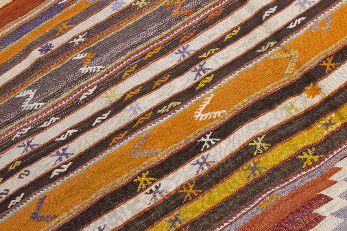 Vintage Large Afyon Kilim, 170 x 234 cm / 5.7 x 7.8 ft Kilim