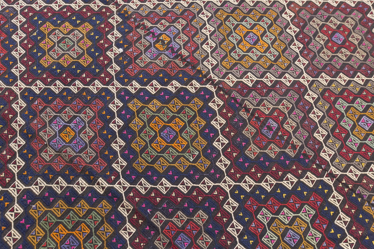 Vintage Large Cicim Rug, 207 x 284 cm / 6.9 x 9.4 feet