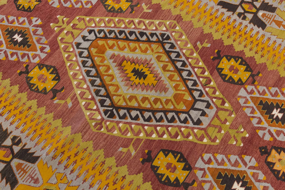 Vintage Large Denizli Çal Kilim, 181 x 292 cm / 6 x 9.7 ft Kilim