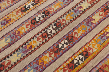 Vintage Large Kayseri Avşar Kilim, 176 x 274 cm / 5.9 x 9 ft Kilim