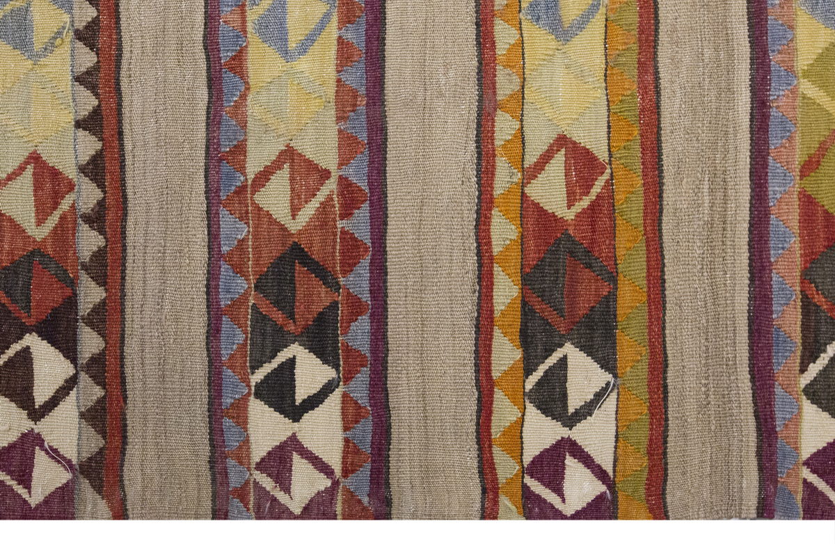 Vintage Large Kayseri Avşar Kilim, 176 x 274 cm / 5.9 x 9 ft Kilim