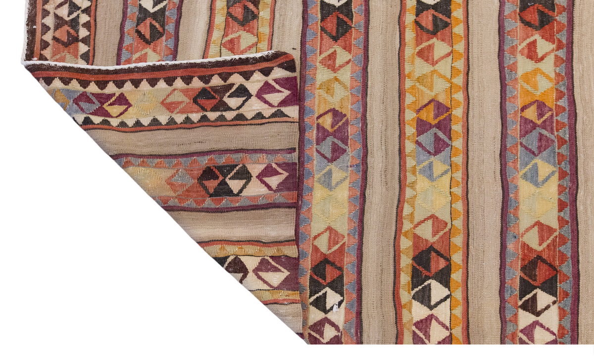 Vintage Large Kayseri Avşar Kilim, 176 x 274 cm / 5.9 x 9 ft Kilim