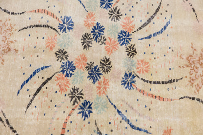 Vintage Large Rug, 182 x 272 cm / 6 x 8.9 ft