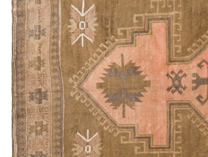 Vintage Large Rug, 196 x 263 cm / 6.4 x 8.6 ft