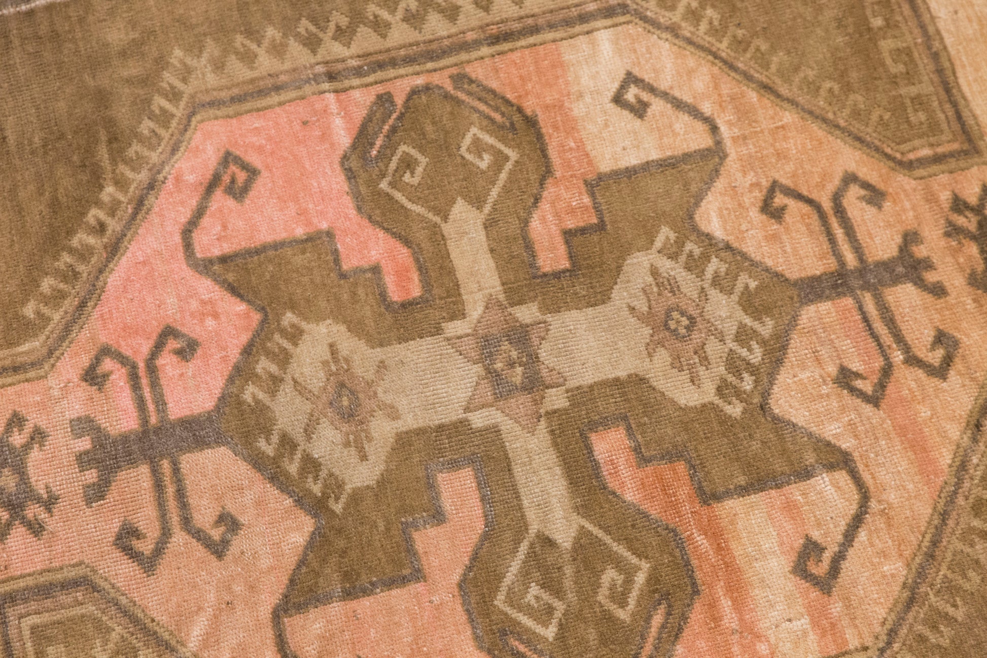 Vintage Large Rug, 196 x 263 cm / 6.4 x 8.6 ft