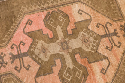 Vintage Large Rug, 196 x 263 cm / 6.4 x 8.6 ft