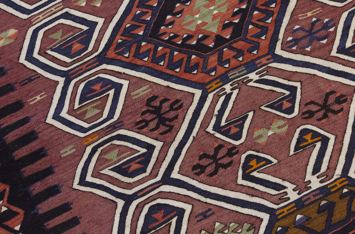 Vintage Large Saçıkara Tribe Kilim, 237 x 311 cm / 7.9 x 10.2 ft Kilim