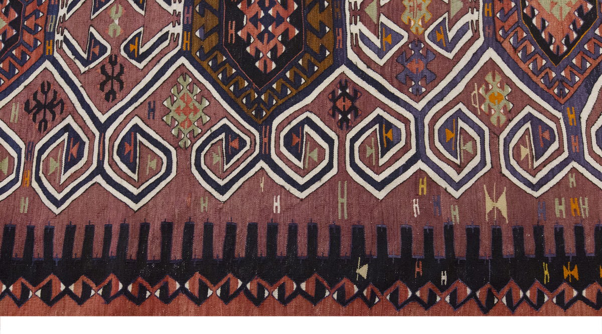 Vintage Large Saçıkara Tribe Kilim, 237 x 311 cm / 7.9 x 10.2 ft Kilim