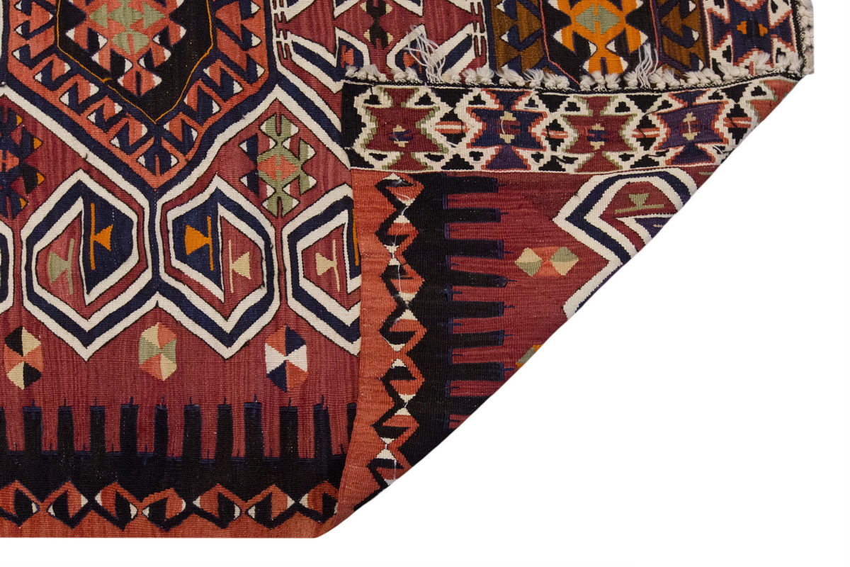 Vintage Large Saçıkara Tribe Kilim, 237 x 311 cm / 7.9 x 10.2 ft Kilim