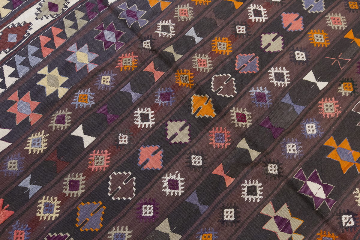 Vintage Large Toros Mountain Kilim, 163 x 269 cm / 5.4 x 9 ft Kilim