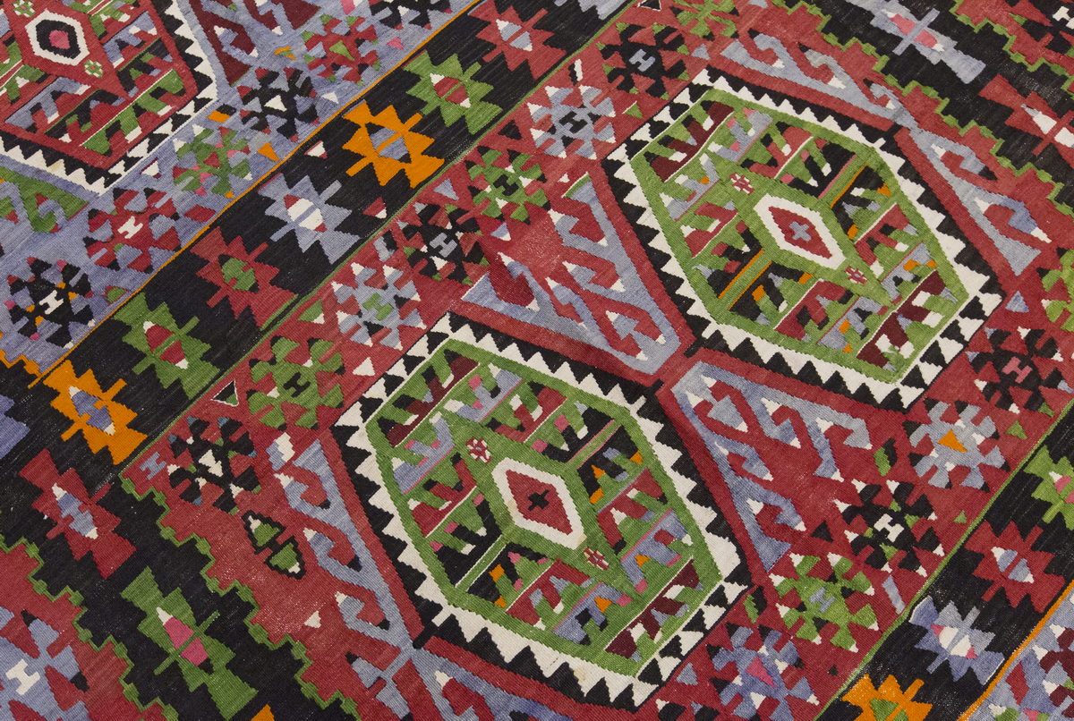 Vintage Large Uşak Eşme Kilim, 174 x 318 cm / 5.9 x 10.5 ft Kilim