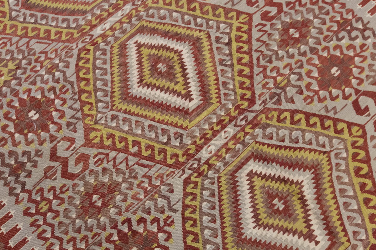 Vintage Large Uşak Eşme Kilim, 180 x 316 cm / 6 x 10.4 ft Kilim